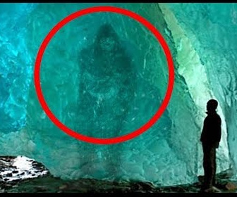 【動画】氷の中から発見された謎の物体